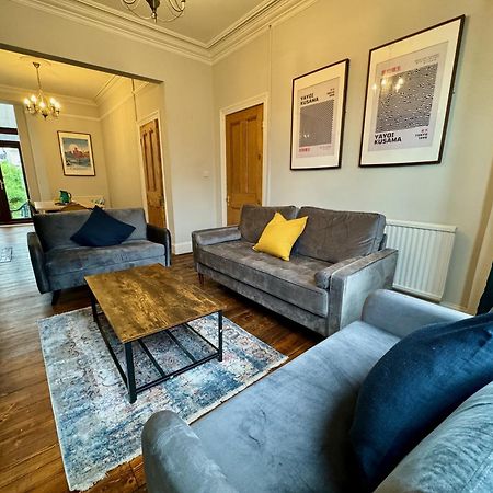 Large Citycentre Townhouse & Hot Tub, Pool Table And Offroad Parking Cardiff Eksteriør bilde