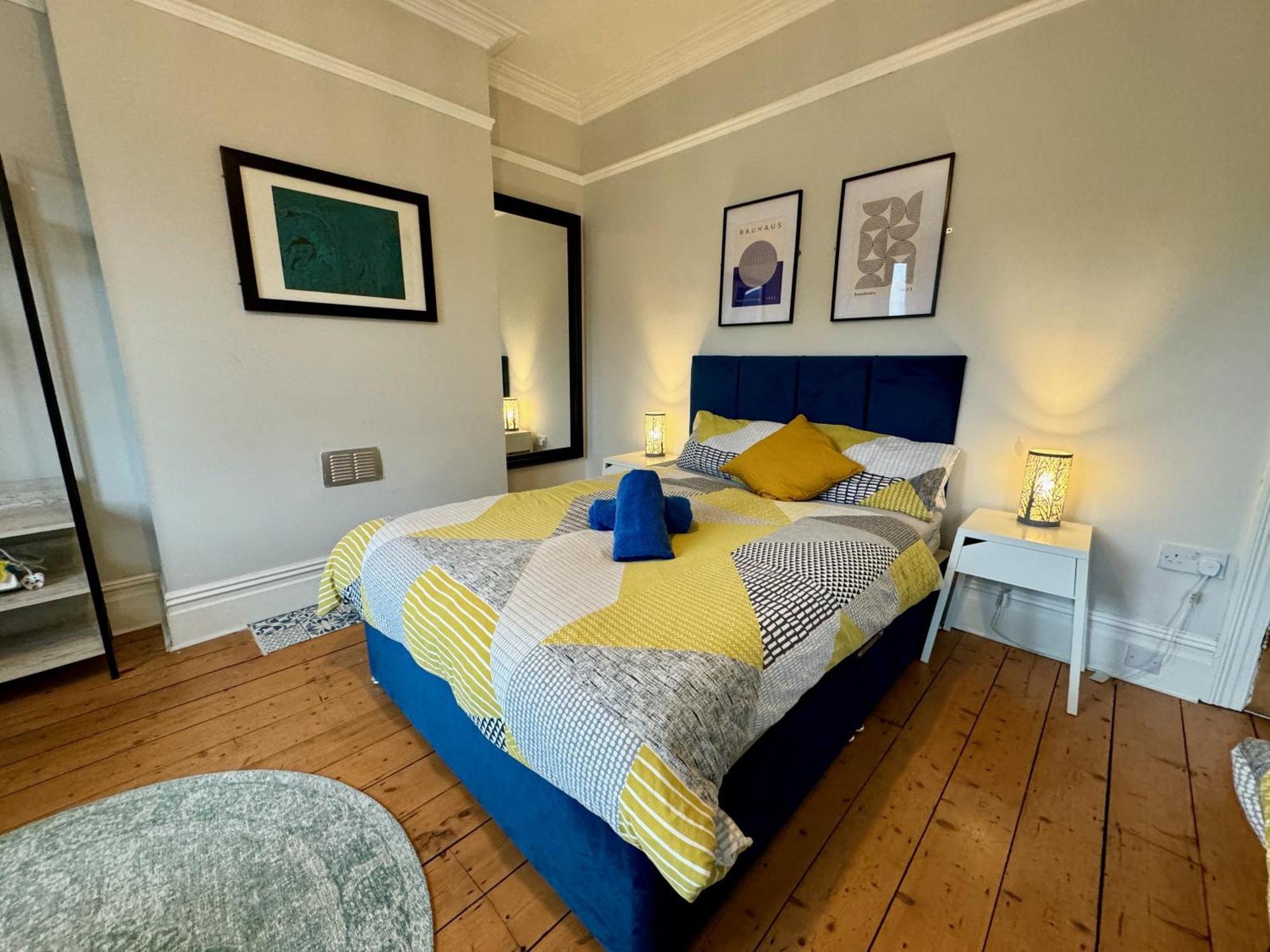 Large Citycentre Townhouse & Hot Tub, Pool Table And Offroad Parking Cardiff Eksteriør bilde