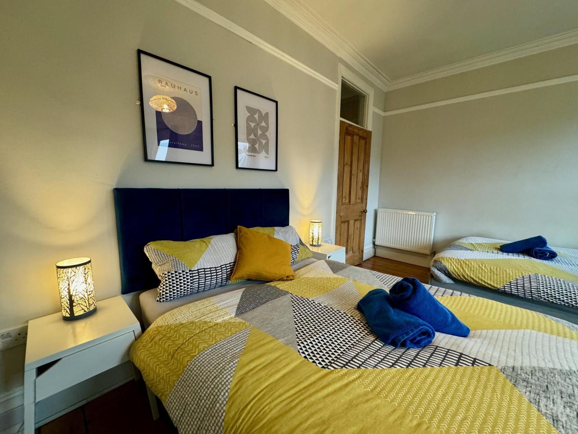 Large Citycentre Townhouse & Hot Tub, Pool Table And Offroad Parking Cardiff Eksteriør bilde