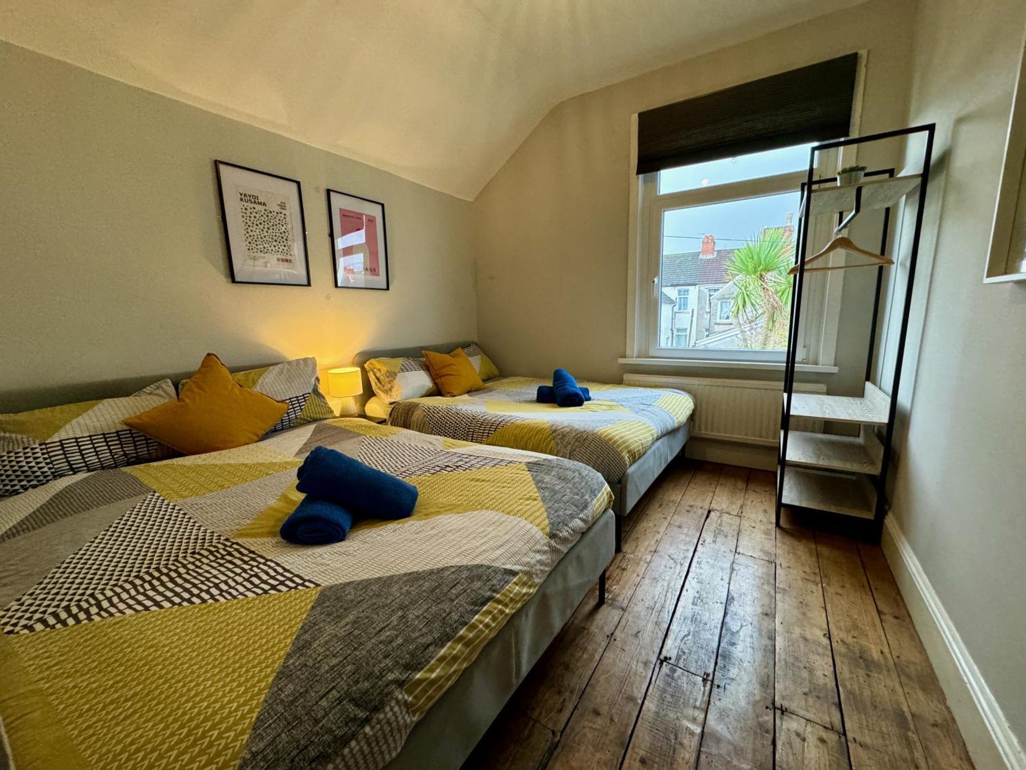 Large Citycentre Townhouse & Hot Tub, Pool Table And Offroad Parking Cardiff Eksteriør bilde