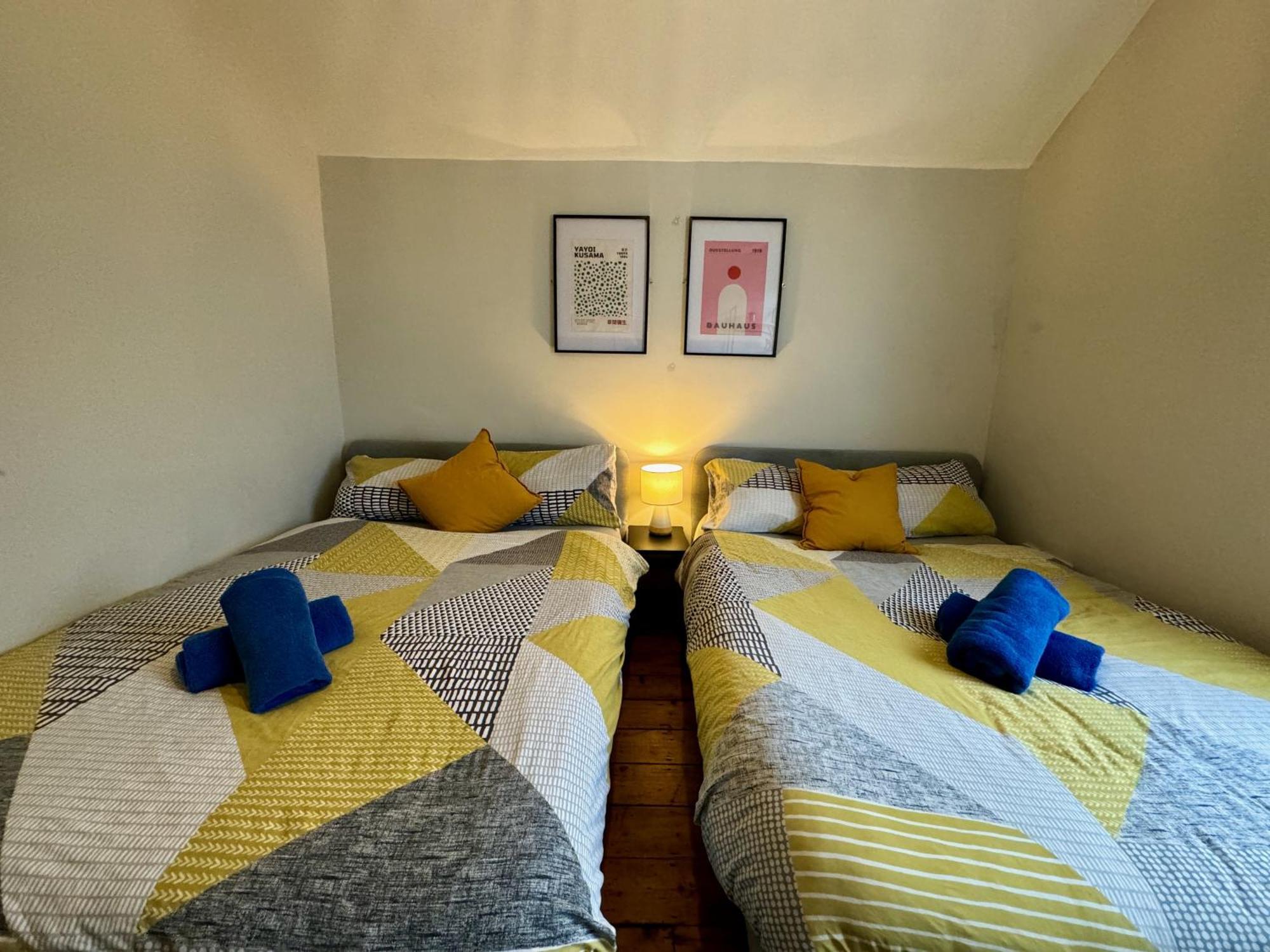 Large Citycentre Townhouse & Hot Tub, Pool Table And Offroad Parking Cardiff Eksteriør bilde