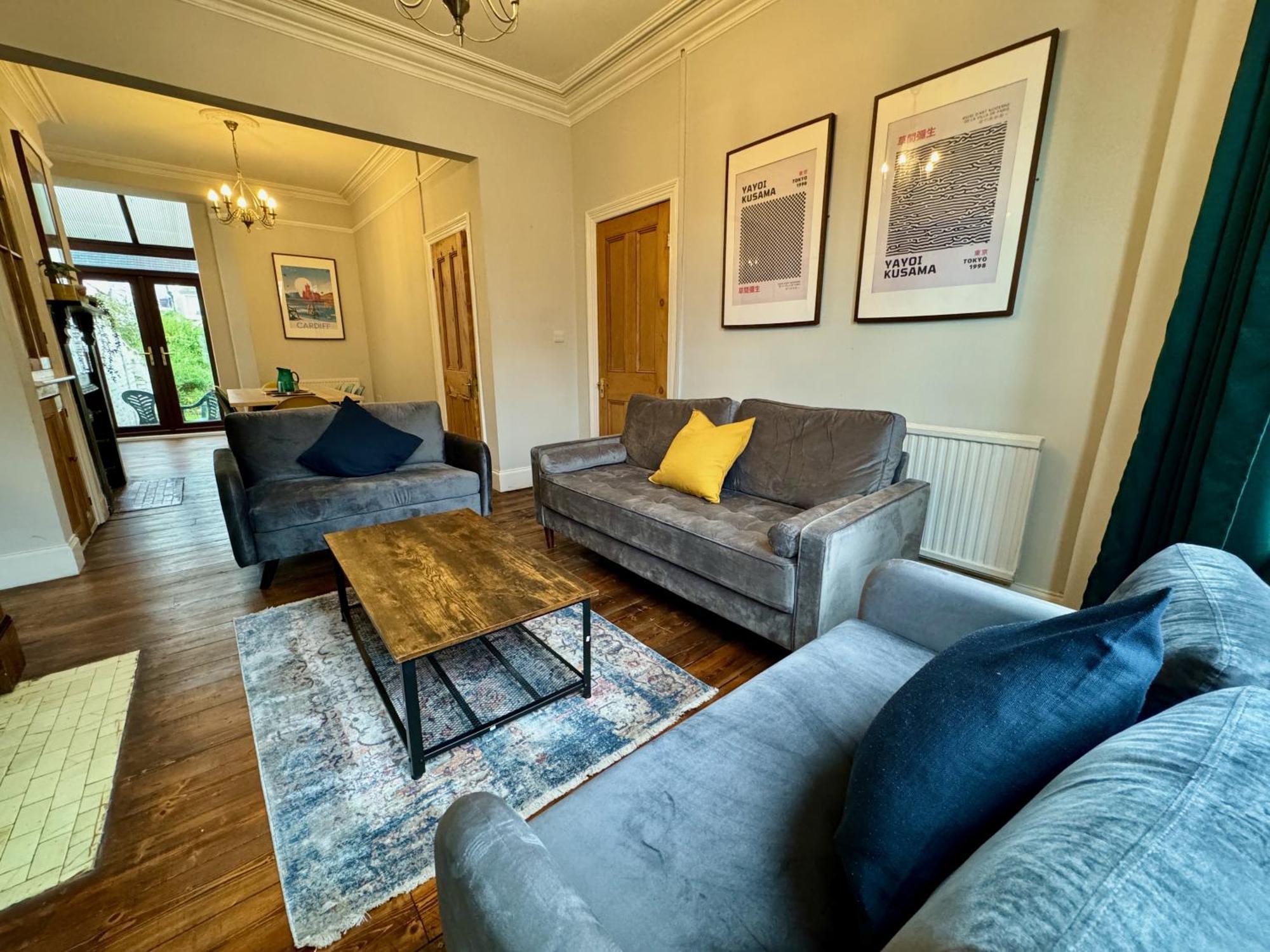 Large Citycentre Townhouse & Hot Tub, Pool Table And Offroad Parking Cardiff Eksteriør bilde
