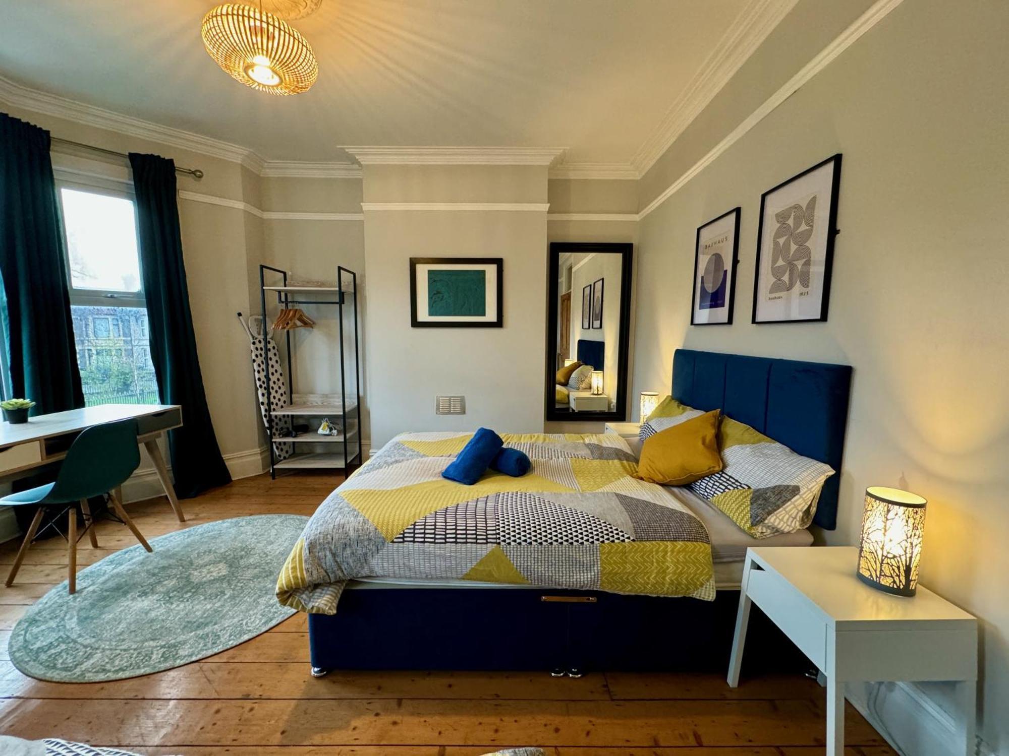 Large Citycentre Townhouse & Hot Tub, Pool Table And Offroad Parking Cardiff Eksteriør bilde