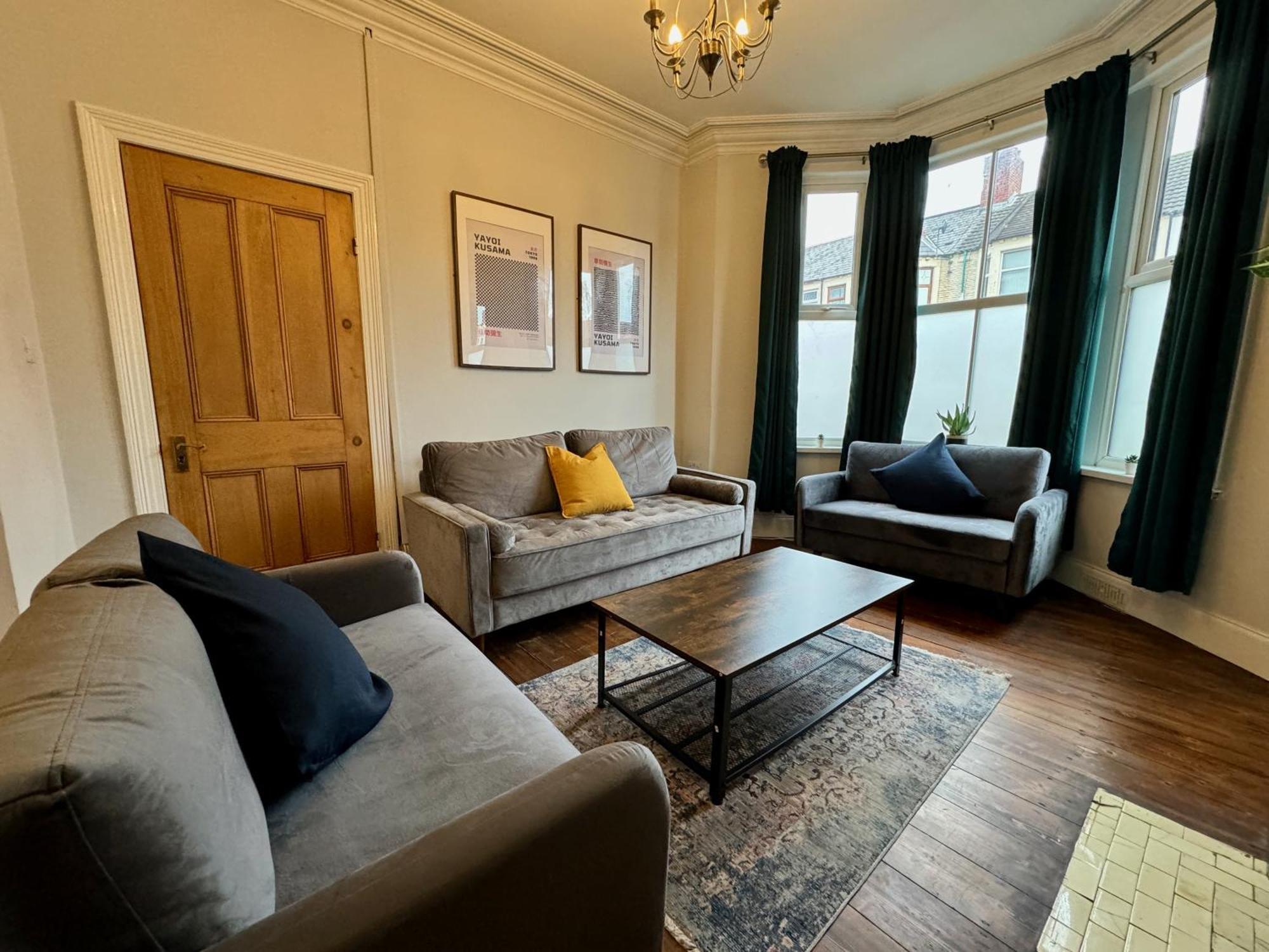 Large Citycentre Townhouse & Hot Tub, Pool Table And Offroad Parking Cardiff Eksteriør bilde