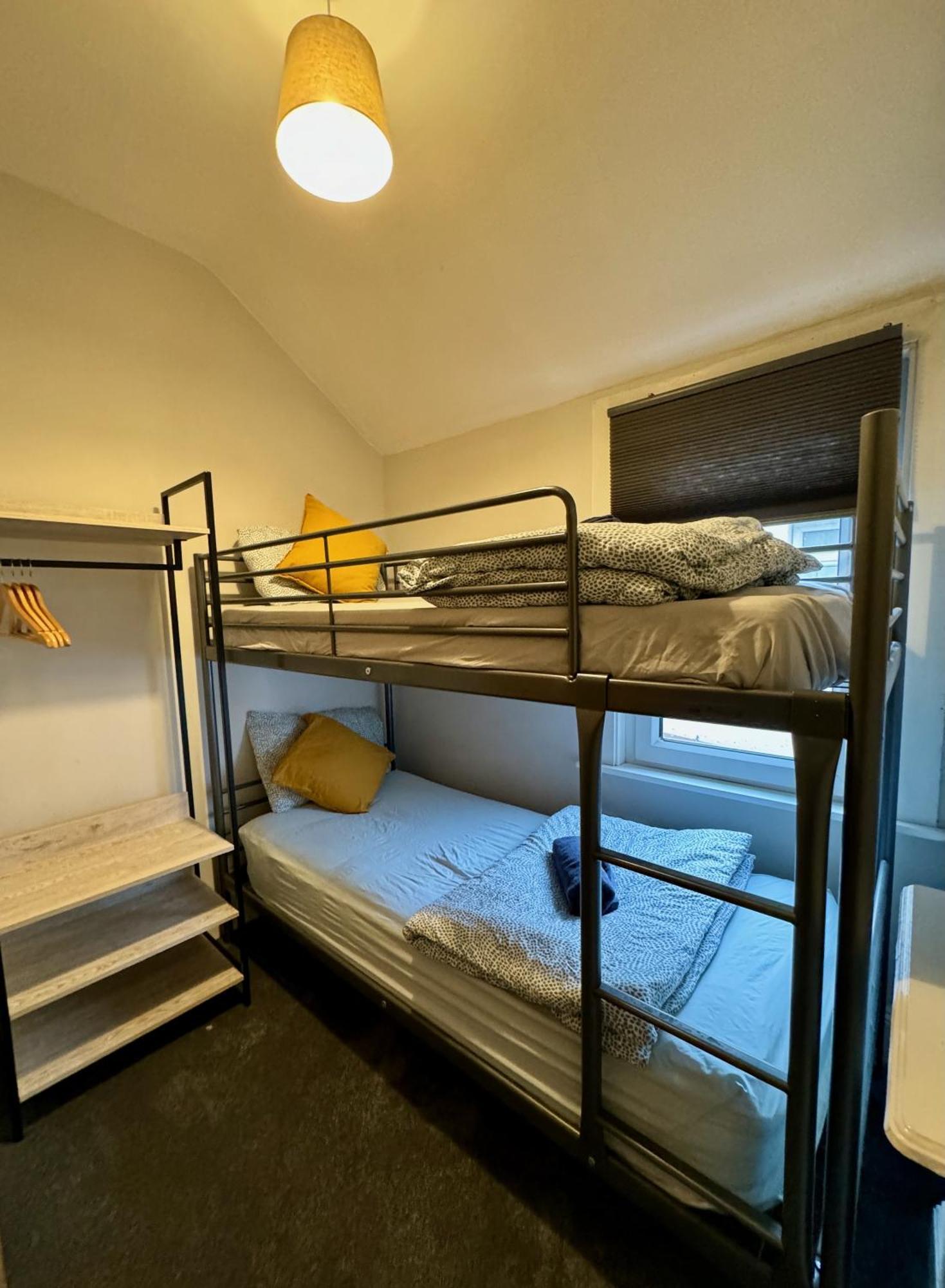 Large Citycentre Townhouse & Hot Tub, Pool Table And Offroad Parking Cardiff Eksteriør bilde