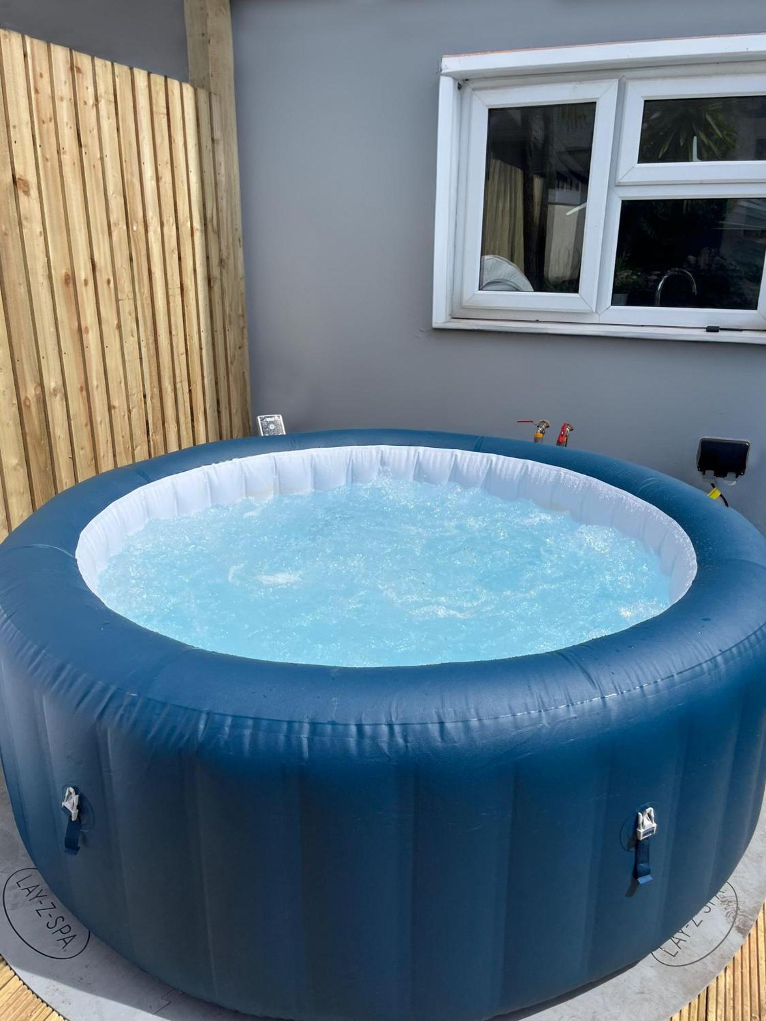 Large Citycentre Townhouse & Hot Tub, Pool Table And Offroad Parking Cardiff Eksteriør bilde